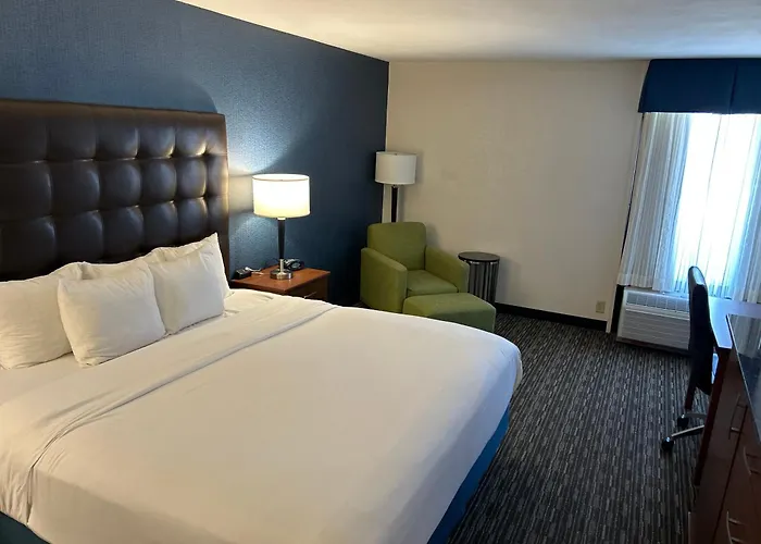 Heritage Inn & Suites St Louis Fenton, Trademark By Wyndham
