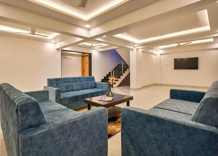 Drizzle Resort With Swimming Pool Near Maapro Garden