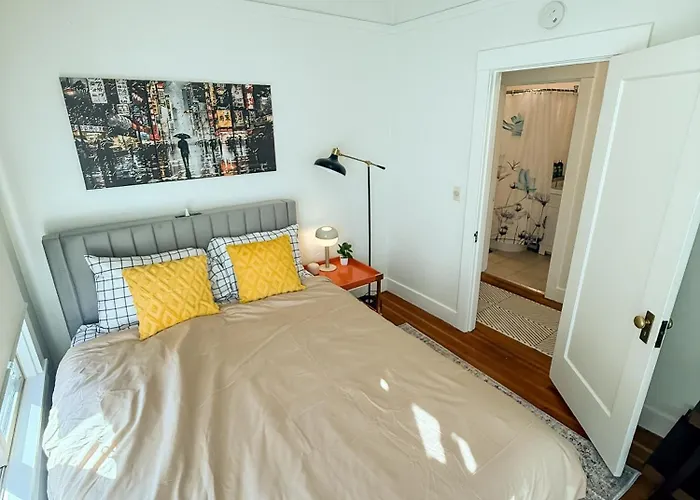 Bright, Modern & Artsy Space