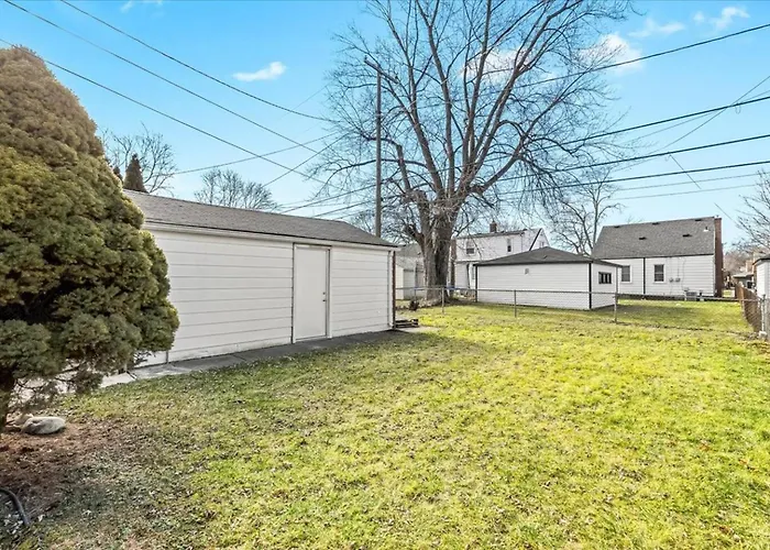 Newly Renovated 4 Bedroom 2 Bath Downtown Dearborn