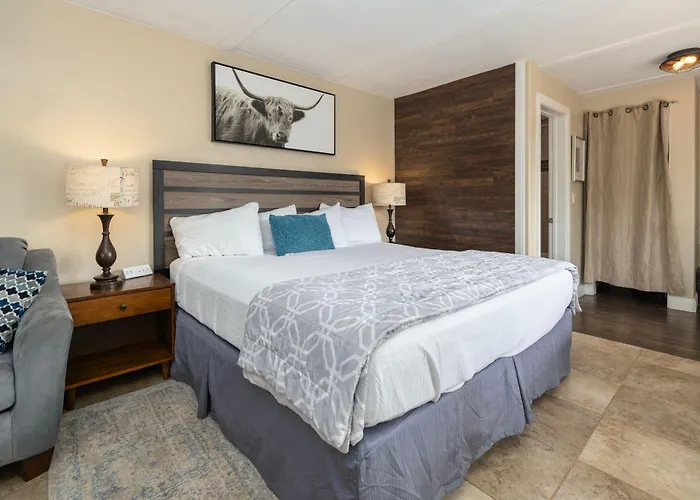 The Flagstone Boutique Inn & Suites