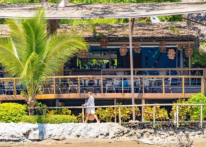Isla Chiquita Glamping Hotel