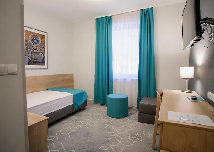 Hotel Adalbert Szent Tamas Haz