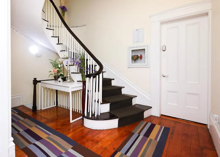 Charming & Stylish Studio On Beacon Hill #3
