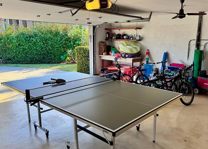 5 Beds 3 Bdr 2 Bath Heated Pool, Grill, Patio