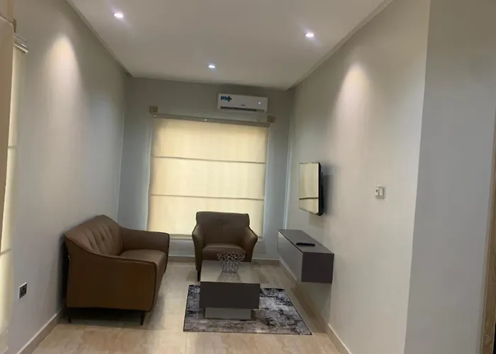 Greywood Hotel And Apartments