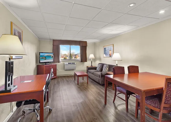 Quality Inn & Suites Green Bay Downtown