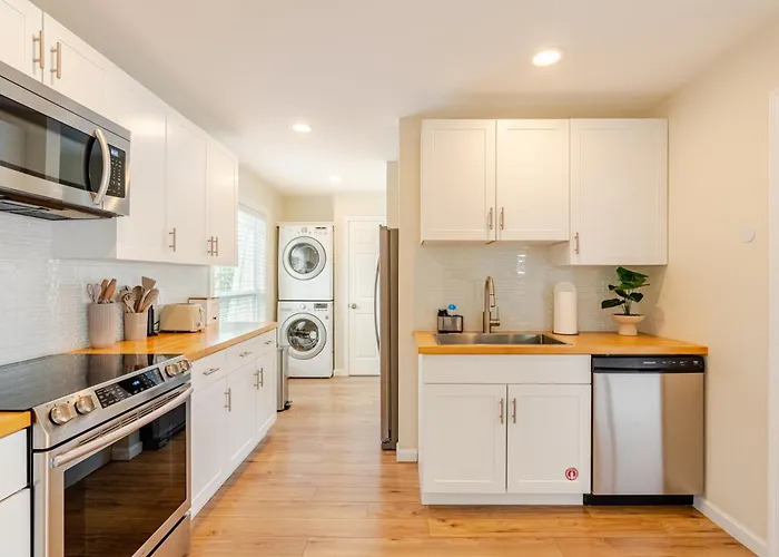 Luxury 2Br Oceanfront Condo With Rooftop Patio, 2 Minute Walk To The Beach!
