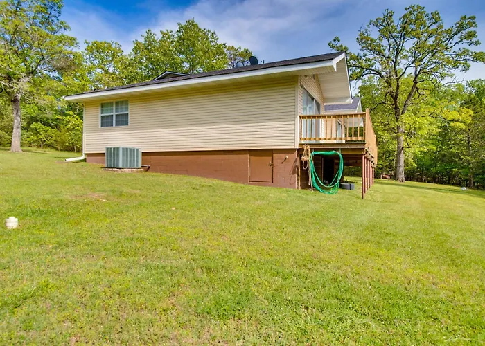 Spacious Mountain Home Retreat Near Norfork Lake!