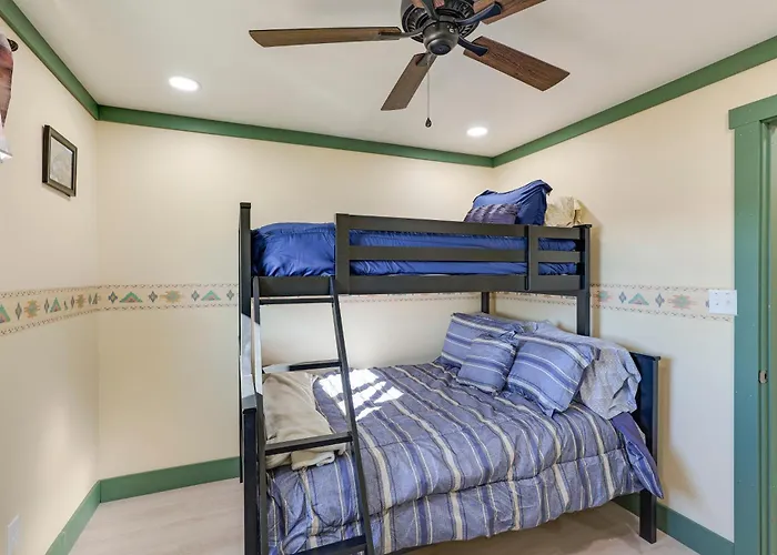 9 Mi To Lake Carlsbad: Pet-Friendly Apt