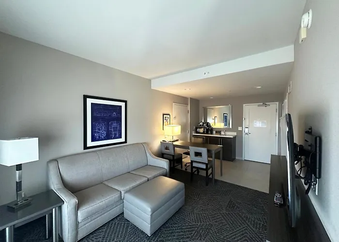 Embassy Suites By Hilton Kansas City Olathe