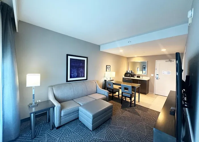Embassy Suites By Hilton Kansas City Olathe