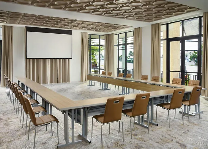 Ac Hotel By Marriott Naples 5Th Avenue