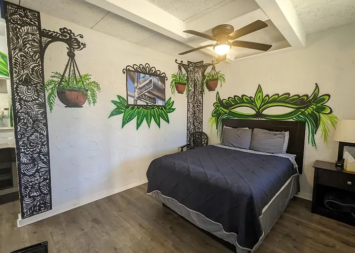 Riverboat Inn & Suites