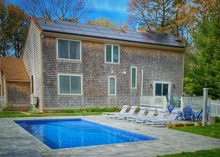 Overlook Poolside Getaway With Seasonal Pool