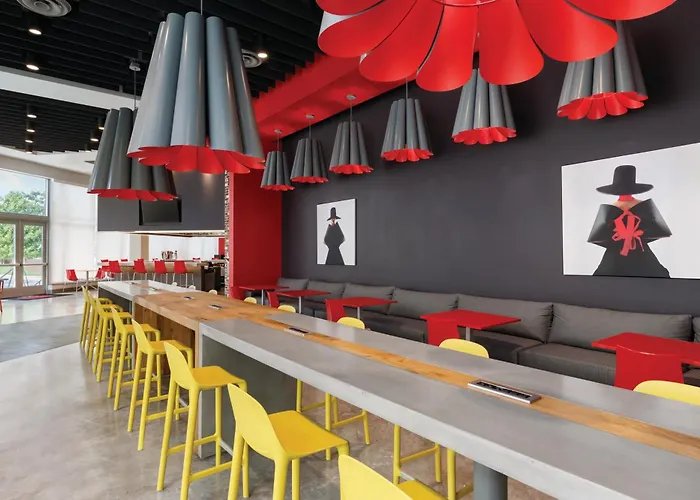 Kompose Boutique Miami Airport