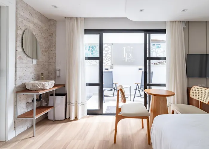 Up Hotel Boutique