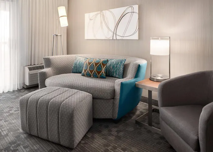 Courtyard By Marriott Chicago Bloomingdale