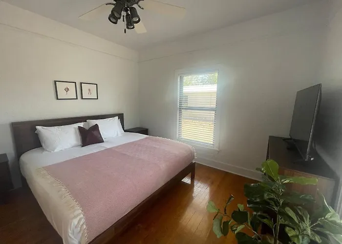 Courthouse Corner - Beautiful Adobe, Pet Friendly