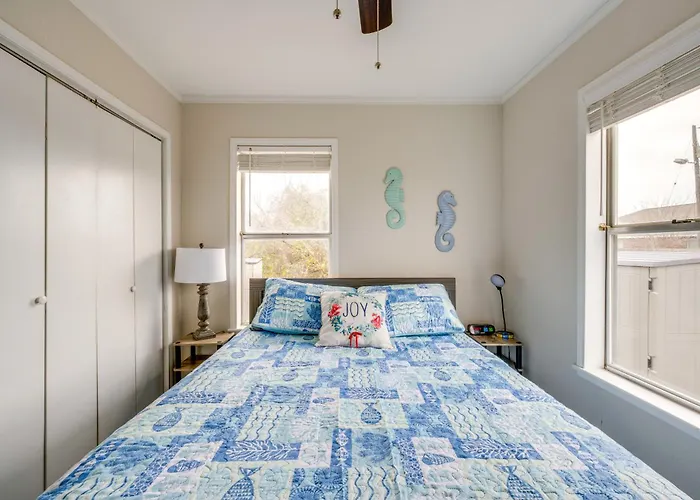 Walk To Beach & Pier: Updated Abode In Rockport!
