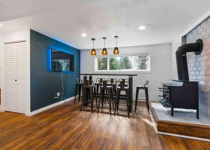 Luxury Living - Kirkland Stylish Home - Prime Spot