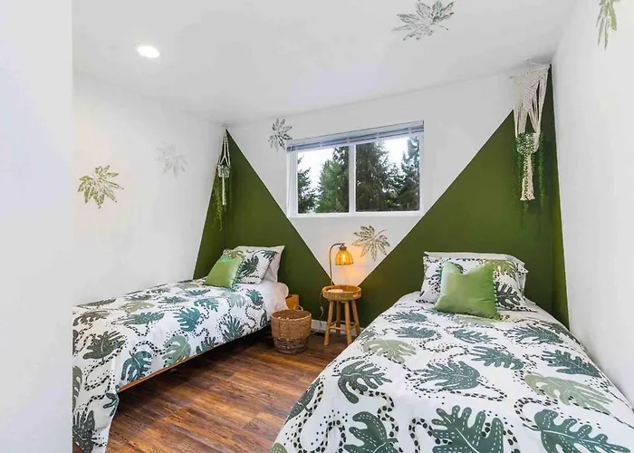 Luxury Living - Kirkland Stylish Home - Prime Spot