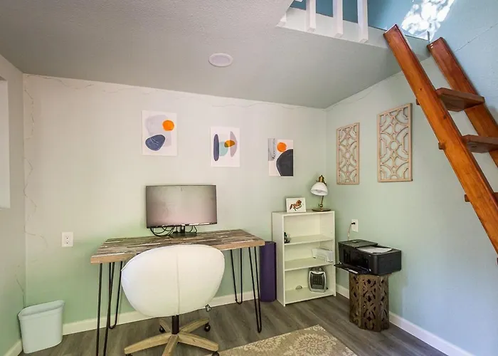 New Oasis -Spa -Firepit -Bbq- Decks-Pet Friendly