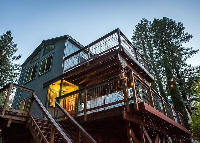 New Oasis -Spa -Firepit -Bbq- Decks-Pet Friendly
