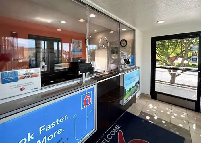 Studio 6 Suites - Riverside, Ca South