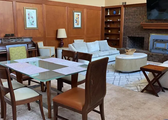 Southern Large Lake Front Custom Estate, Sleeps 16