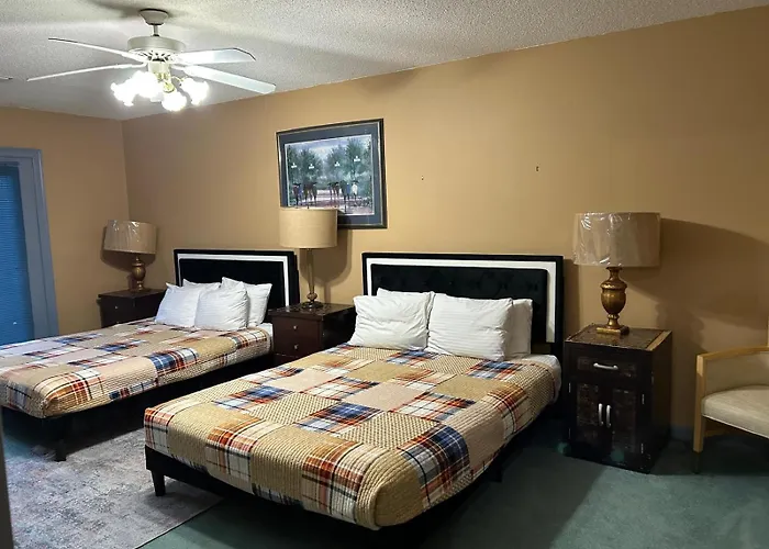 Southern Large Lake Front Custom Estate, Sleeps 16