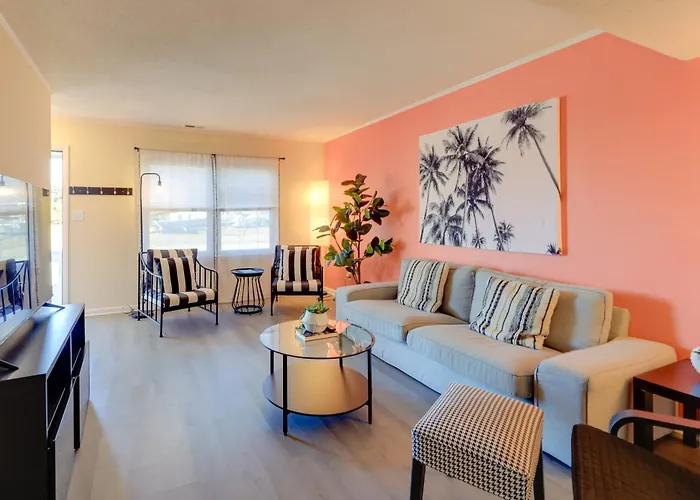 Walk To Atlantic Beach: Townhome W/ Patio!