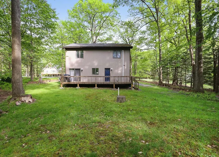 Dreamy Lake House - Fireplace, Firepit & Pet Friendly