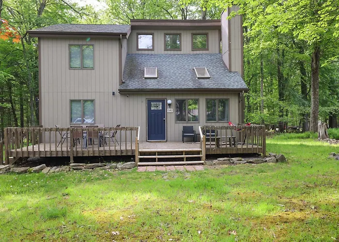 Dreamy Lake House - Fireplace, Firepit & Pet Friendly