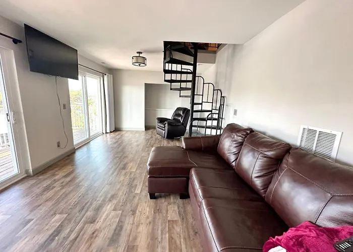 Wheelhouse Wonderland Lakefront Luxury Condo