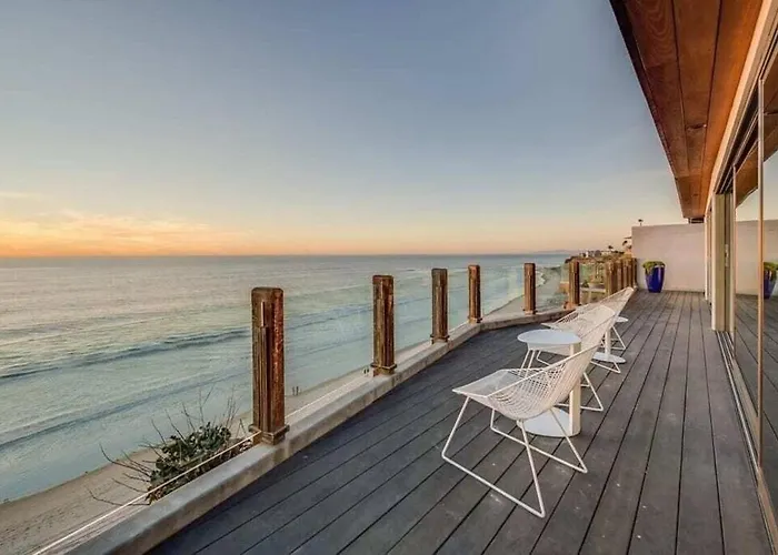 Hi-Tech Hideaway - Modern & Ocean Front!