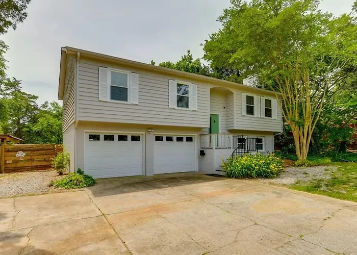 Pet-Friendly Mooresville Escape With Fenced Yard And Lake Access