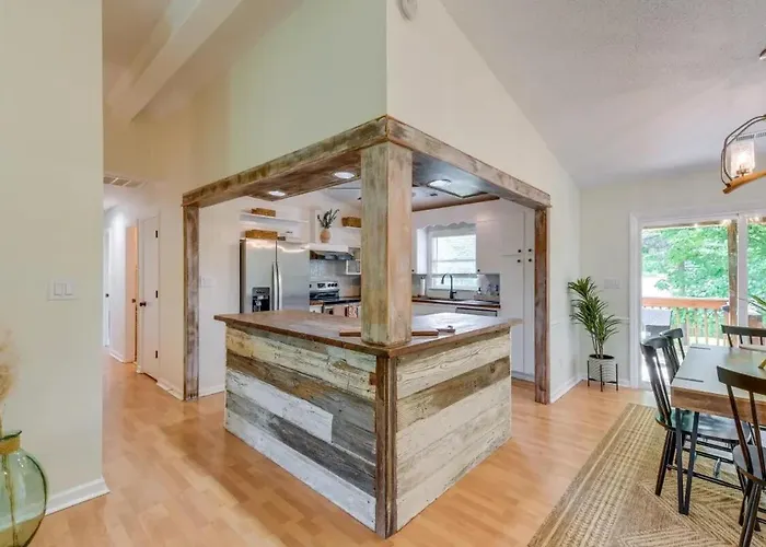 Pet-Friendly Mooresville Escape With Fenced Yard And Lake Access