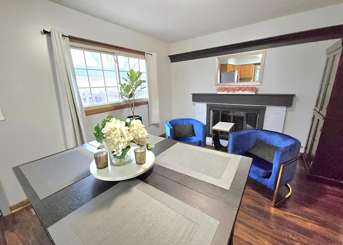 3 Bedroom 3 Bath Lovely Home In Aurora Il