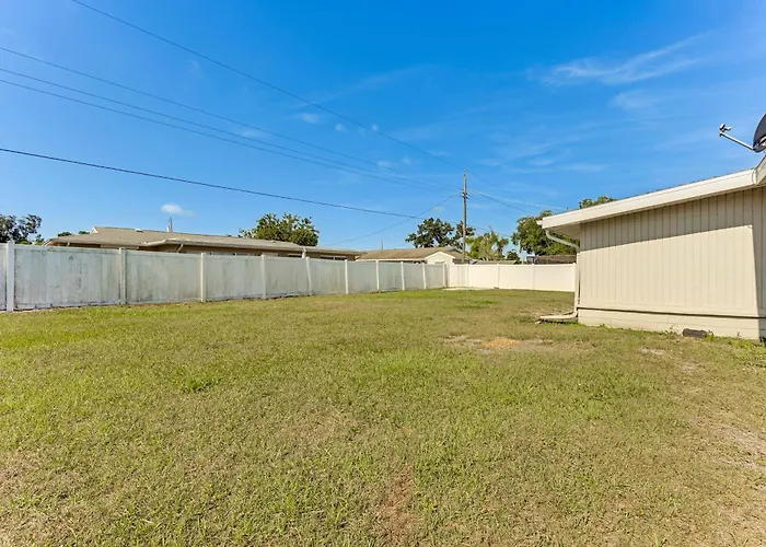 3 Mi To Venice Beach: Pet-Friendly Home W/ Yard