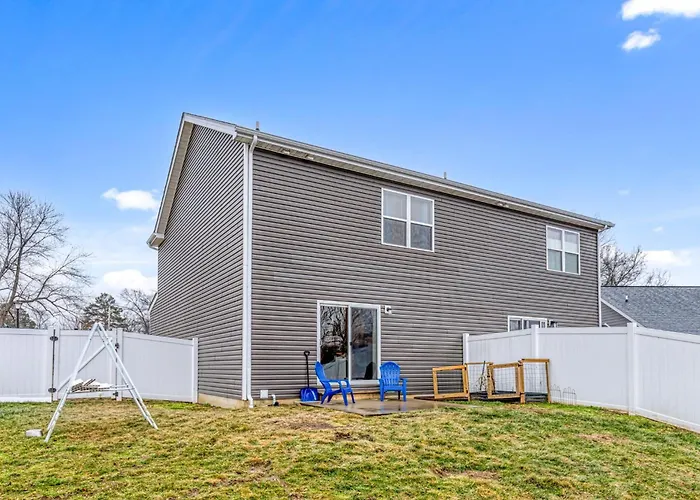 Spacious 2 Bedroom/2.5 Bathroom Townhome
