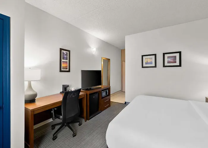Comfort Inn & Suites Near Kino Sports Complex