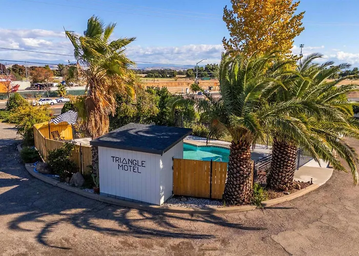 Triangle Motel