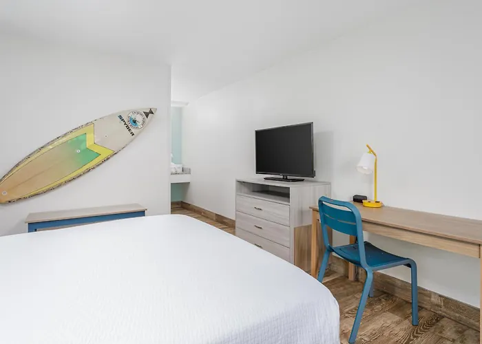 Surf & Sand Hotel - Free Hot Breakfast & Rentals
