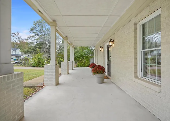 Atlanta Gem Near Mercedez Benz Stadium & Stone Mtn Prk