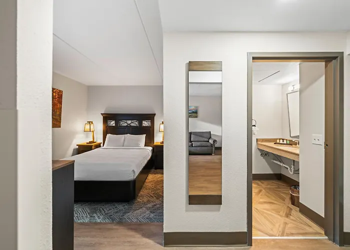 Black Bear Inn & Suites