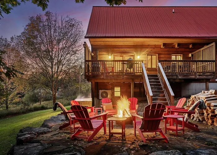 Beautiful Log Cabin! Hot-Tub, Bonfire & Private Yet 4 Mins To Downtown!