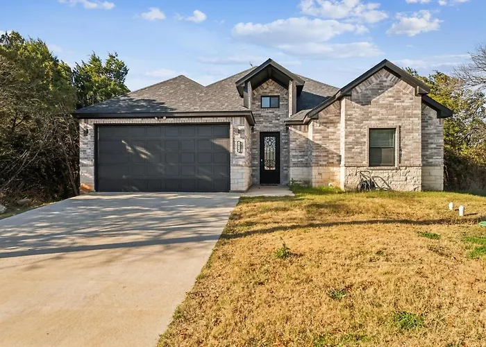Mins To Granbury Med Ctr, Mins To Lake, Firepit, Stunning Modern Kitchen