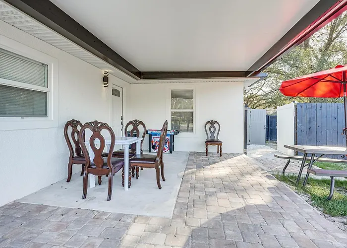 Vibrant Tampa Home: Perfect For Long Stays!