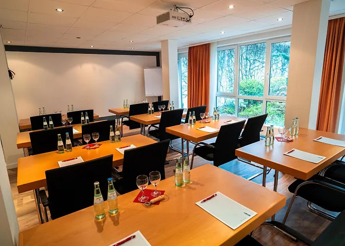 Hotel Am Schlosspark , Wiesbaden